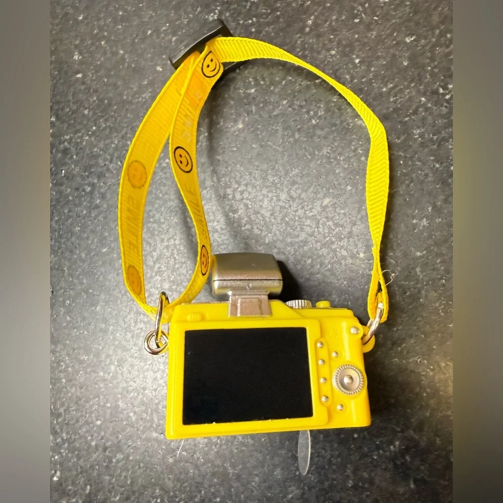 NIP Yellow Camera Accessory For Small Dolls/Labubus with Working Flash